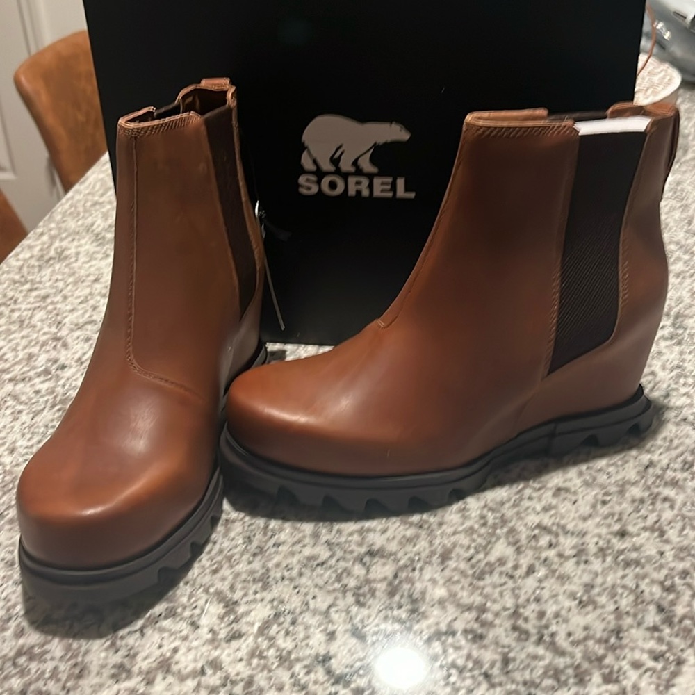 Brand new Sorel boots. Waterproof. Leather. Camel color. Size 8.5